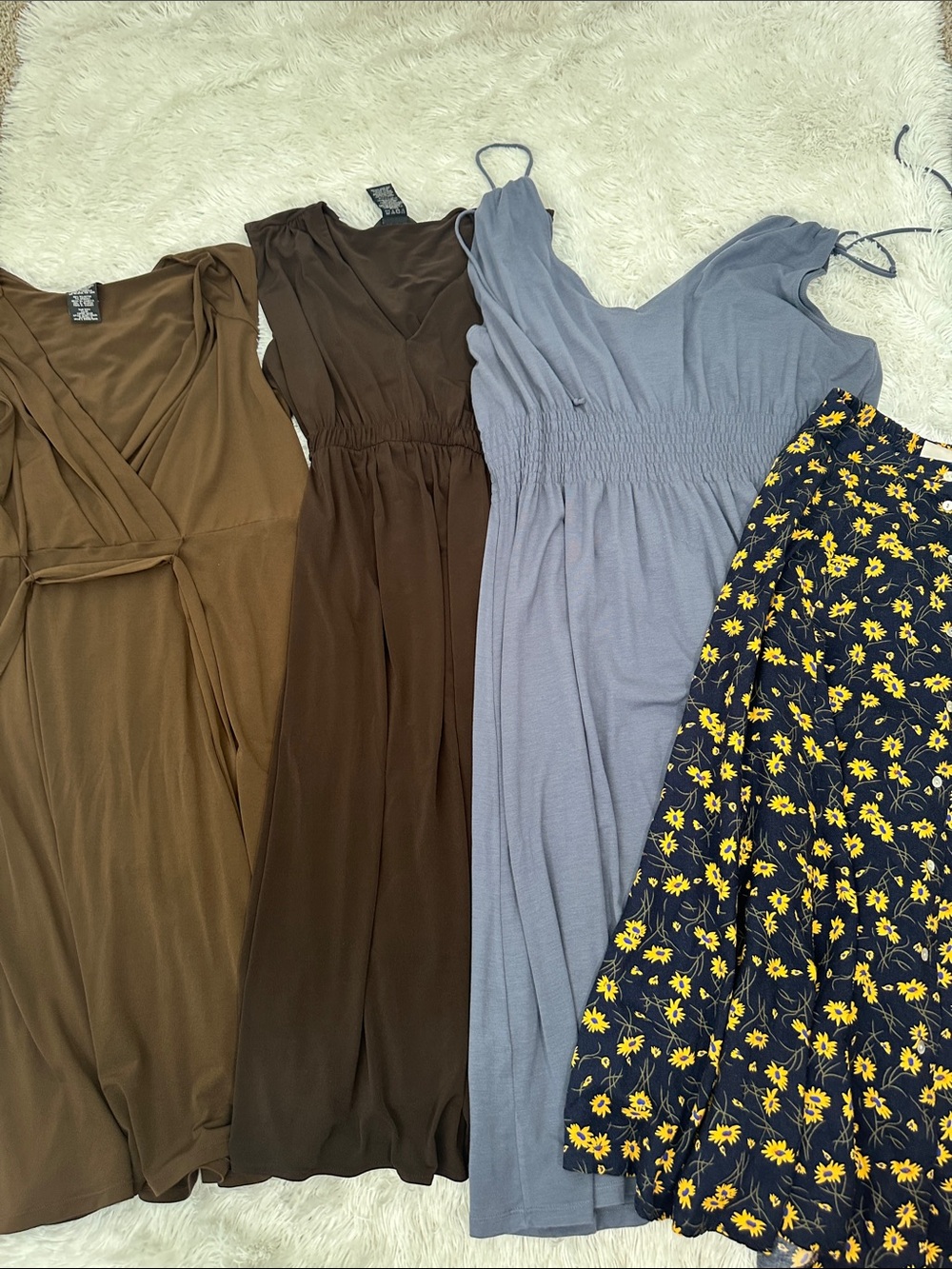👢 Bundle of 4 Woman’s Dresses/Skirt